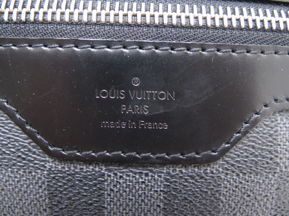 Sac bandoulière Louis Vuitton Bastille en toile damier enduite grise et  cuir noir