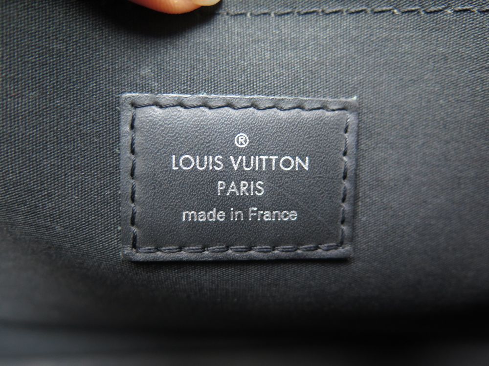 Sold at Auction: Louis Vuitton, Louis Vuitton, sac Segur Cuir Epi noir,  double poignée, fermeture sur rabat