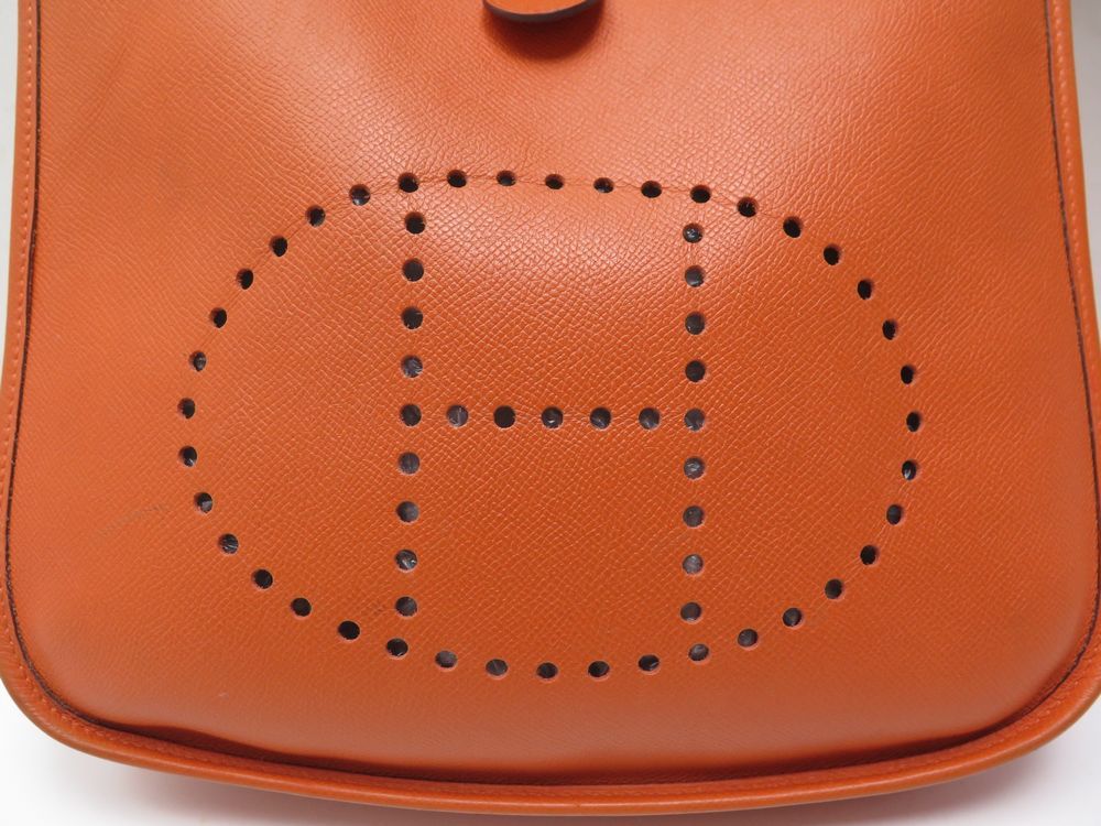Hermès Authenticated Evelyne Leather Handbag