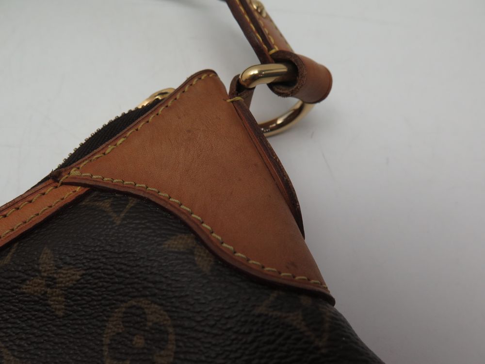 Louis Vuitton Thames Handbag Monogram Canvas GM at 1stDibs  louis vuitton  thames gm, louis vuitton purse with gold plate, louis vuitton thames pm vs  gm