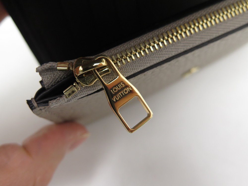 Shop Louis Vuitton CAPUCINES 2019 SS Capucines Compact Wallet (M63741) by  Ravie