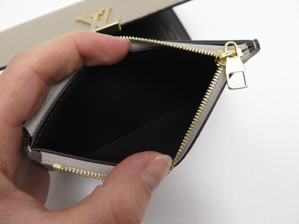Shop Louis Vuitton CAPUCINES 2023-24FW Capucines compact wallet (M62159,  M62157, M62156, M63741, M82361) by Mari-gold