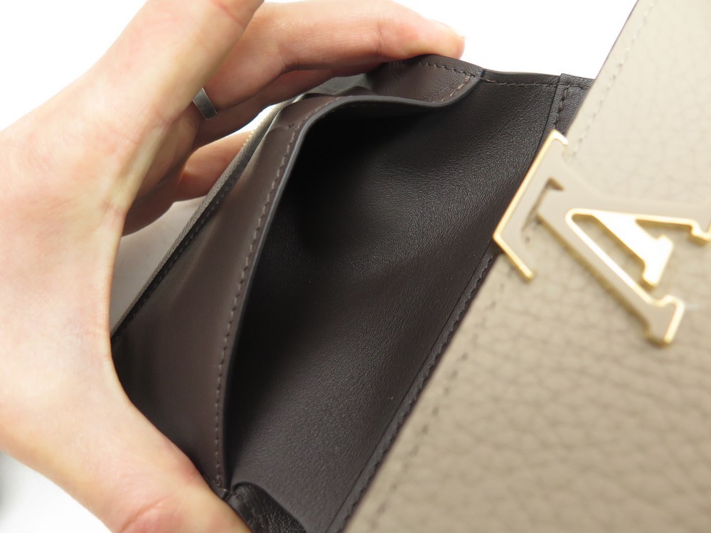 Shop Louis Vuitton CAPUCINES 2023-24FW Capucines compact wallet (M62159,  M62157, M62156, M63741, M82361) by Mari-gold
