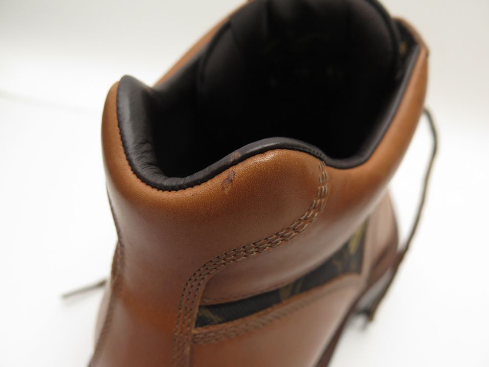 Oberkampf boots Louis Vuitton Beige size 8.5 UK in Suede - 25147604