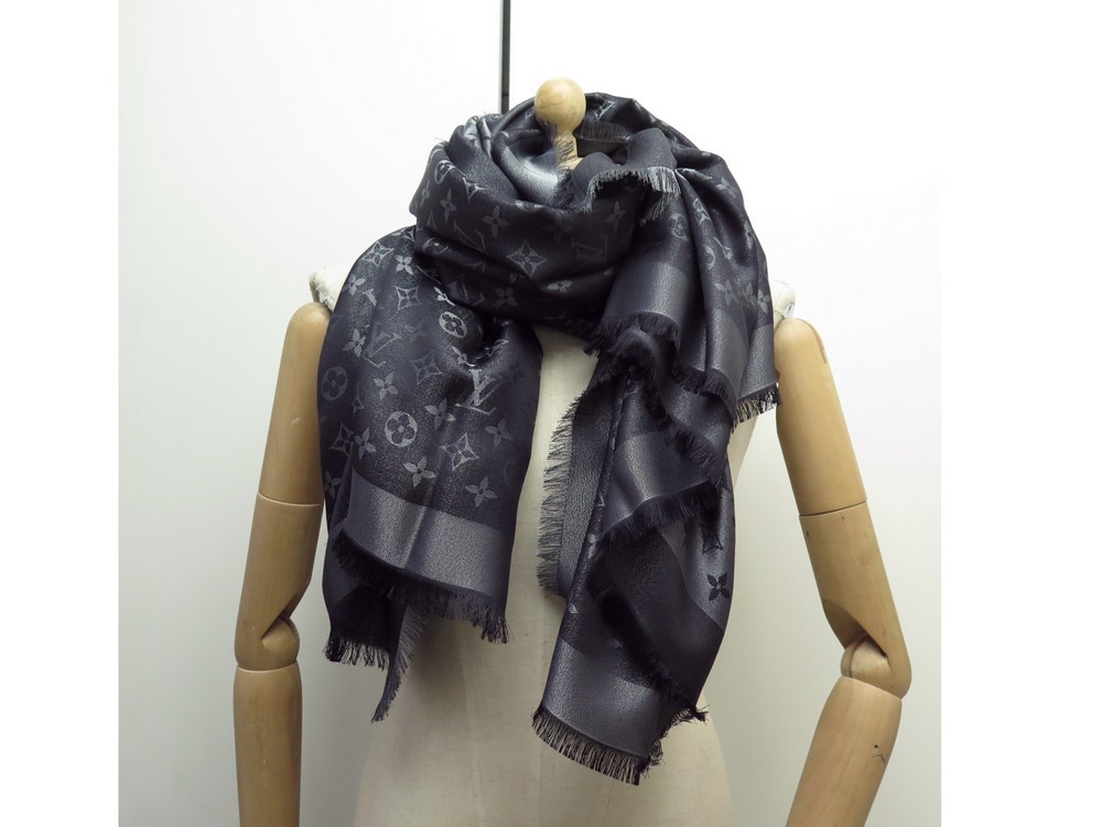 Louis Vuitton monogram shine shawl black/silver – Lady Clara's Collection