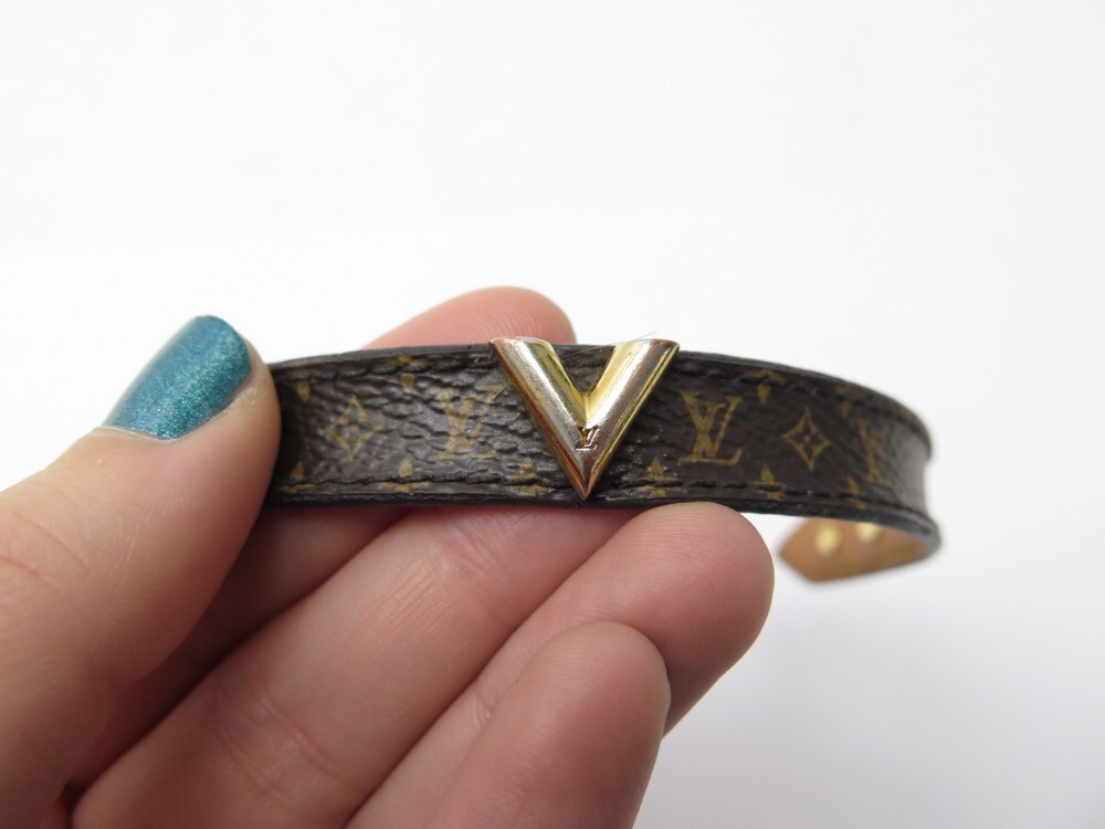 Authentic LOUIS VUITTON Monogram Burasure Essential V Bracelet M6042/  095906