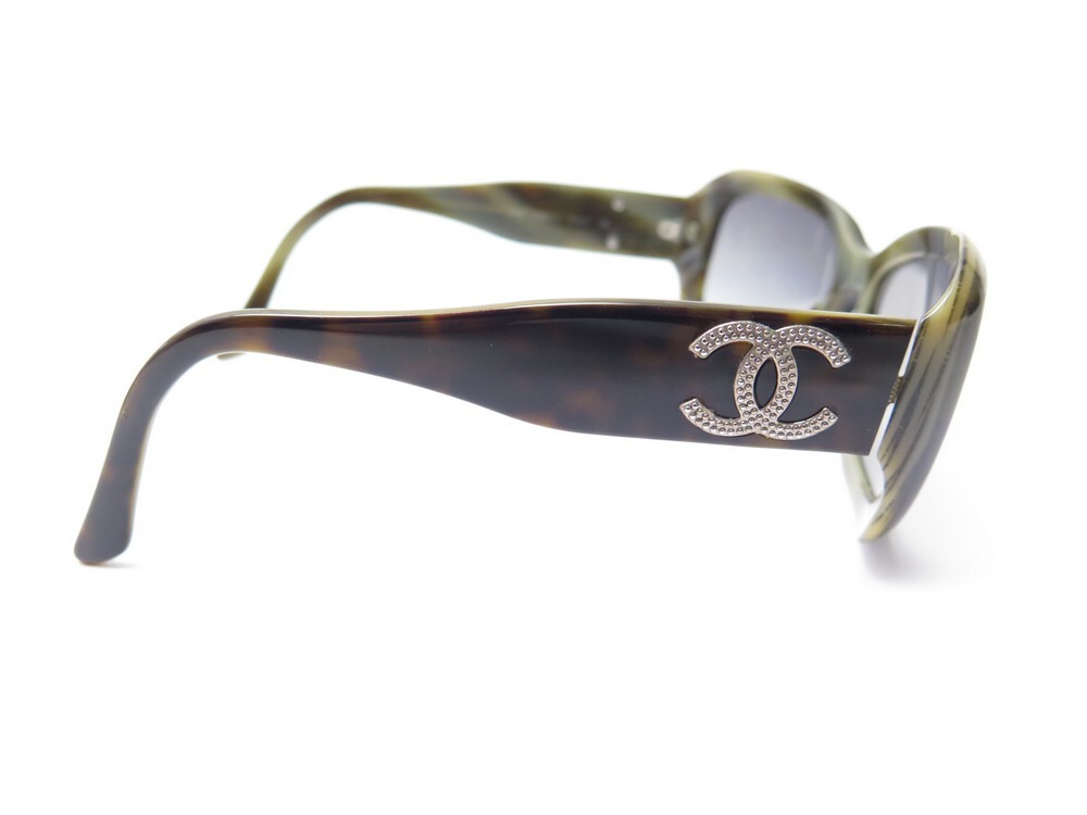 lunettes de soleil chanel logo cc 5102 en plastique