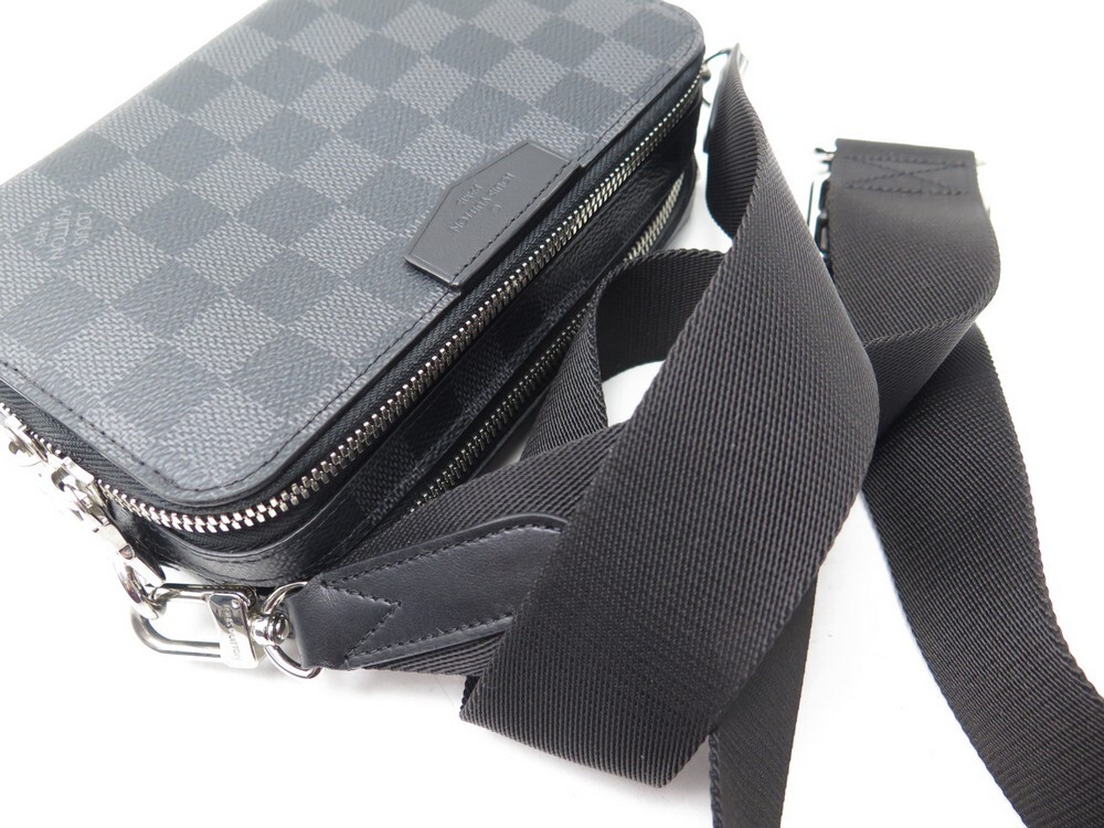 Louis Vuitton Alpha Wearable Wallet Black autres Cuirs