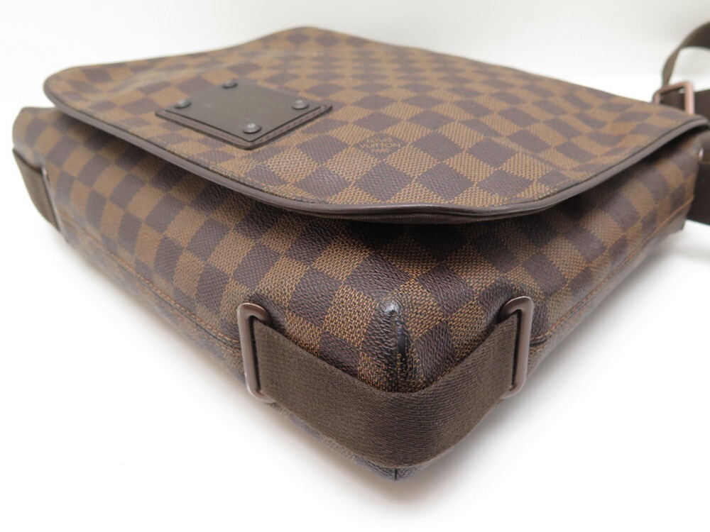 Louis-Vuitton-Damier-Ebene-Brooklyn-MM-Messenger-Bag-N51211