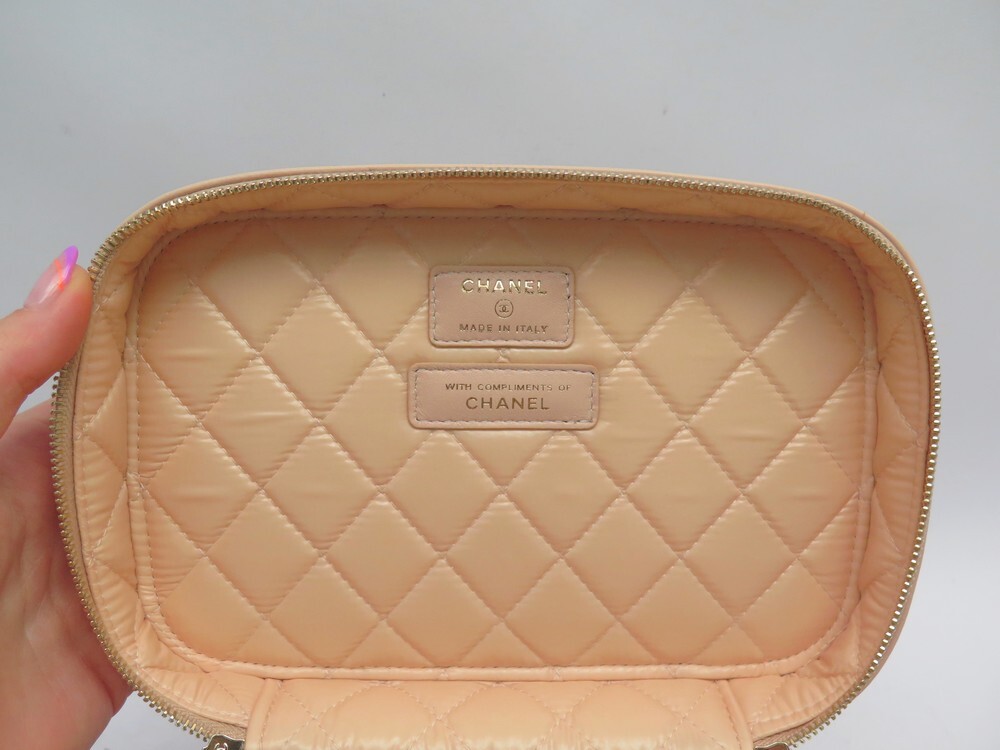 trousse vanity chanel cuir matelasse beige new